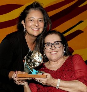 Miriam Garrido (à direita), com Ana Paula Kagueyama, eleita Executiva do Ano