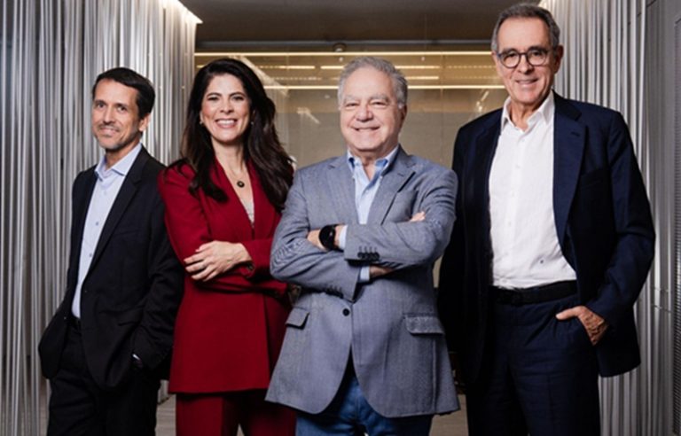 : Rodrigo Marques, CEO da Claro, Roberta Godoi, CEO da Unidade para Pequenas e Médias Empresas, José Félix, presidente, e José Formoso, CEO da Unidade de Grandes Empresas e Governo