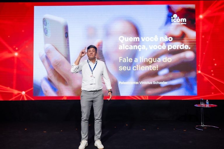 Vinícius Schaefer, embaixador do ICOM, palestra no Smart Customer 2025