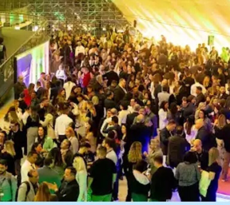 Público em confraternização no prêmioABT