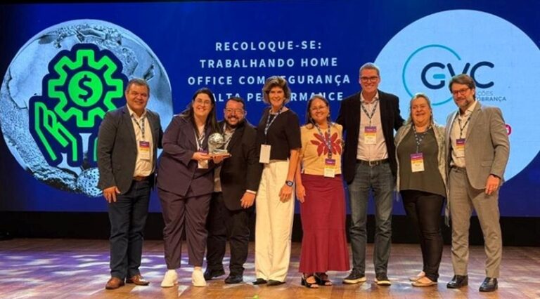 Executivos da GVC Soluções recebem troféu no XXV PrêmioABT