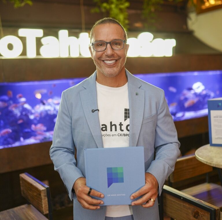Luís Ricardo Ferreira, CEO da Tahto, com o livro recém-lançado