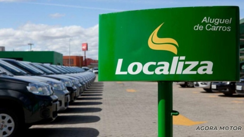 Placa da Localiza em uma loja de carro de aluguel